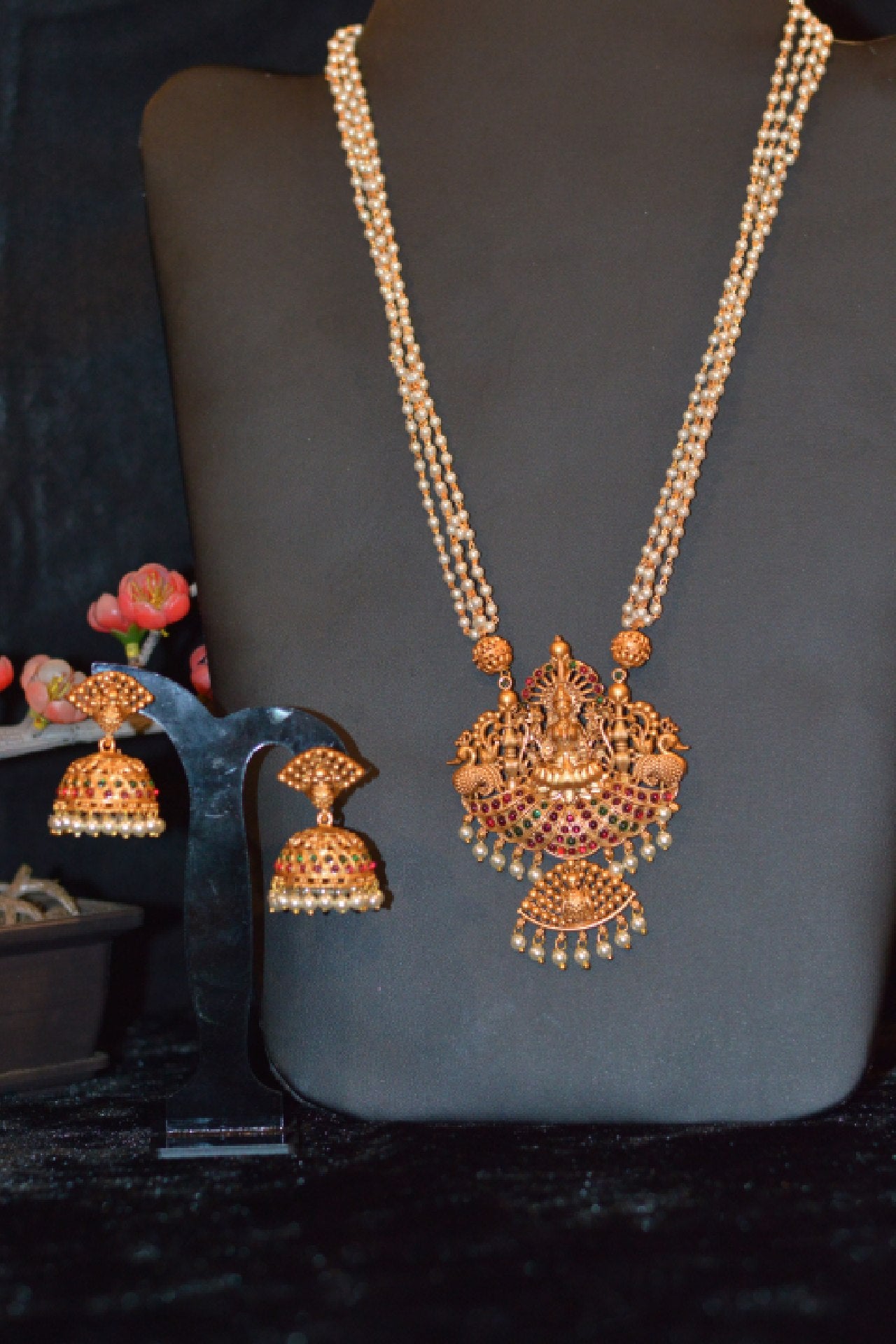 Goddess Lakshmi Symbol Pearl Necklace Set